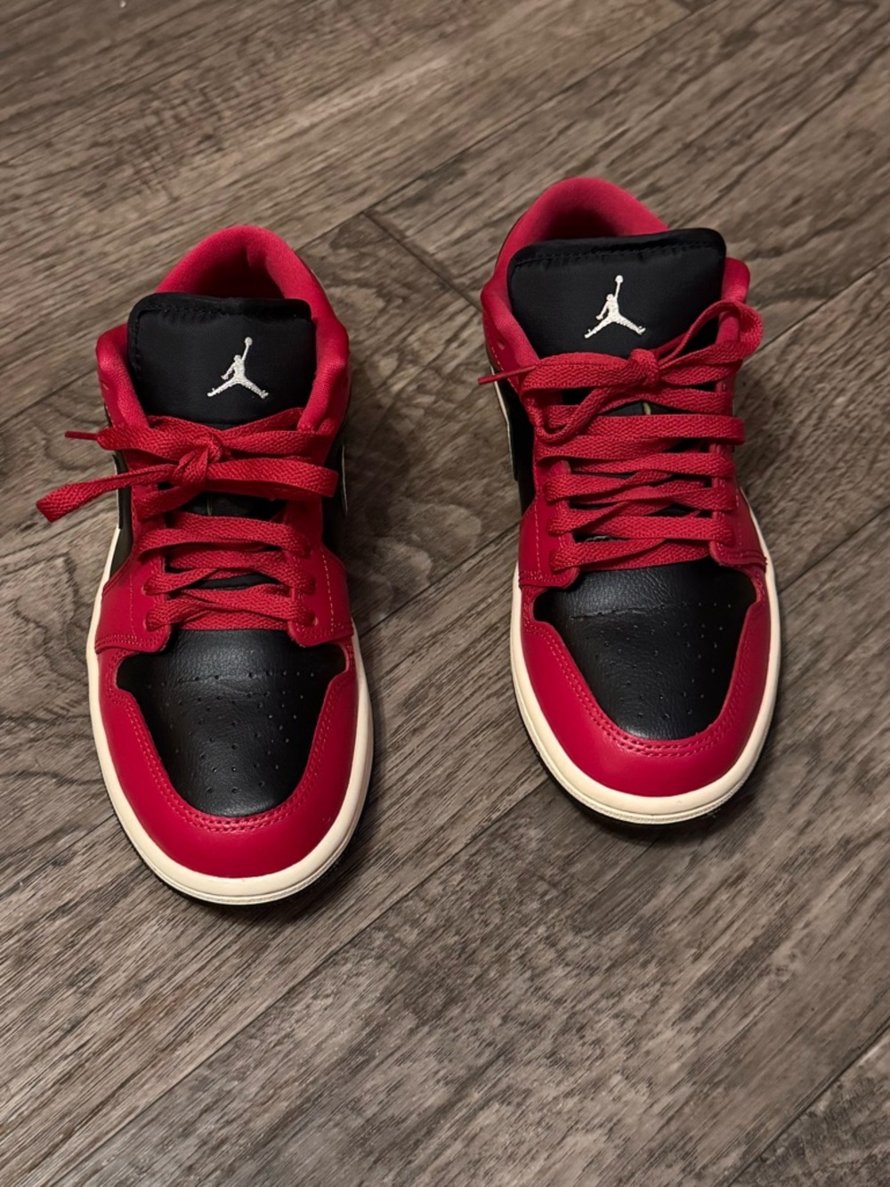 Jordan Low Top Sneakers in Red & Black